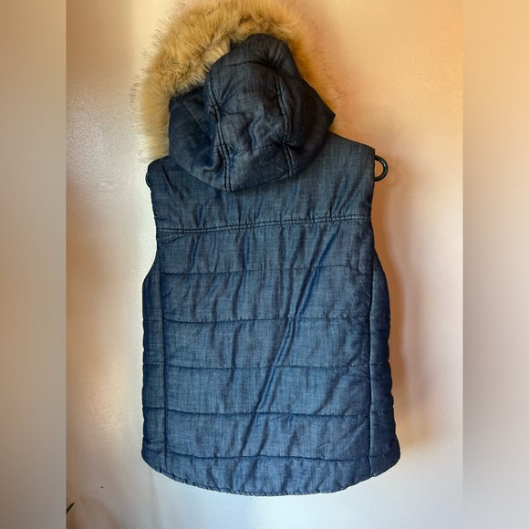 Gap x (RED) fur-trim puffer vest - Picture 7 of 13